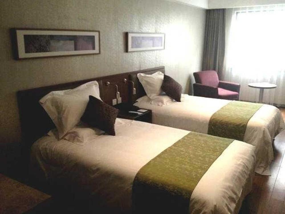 Yitel Airport Hotel 4*