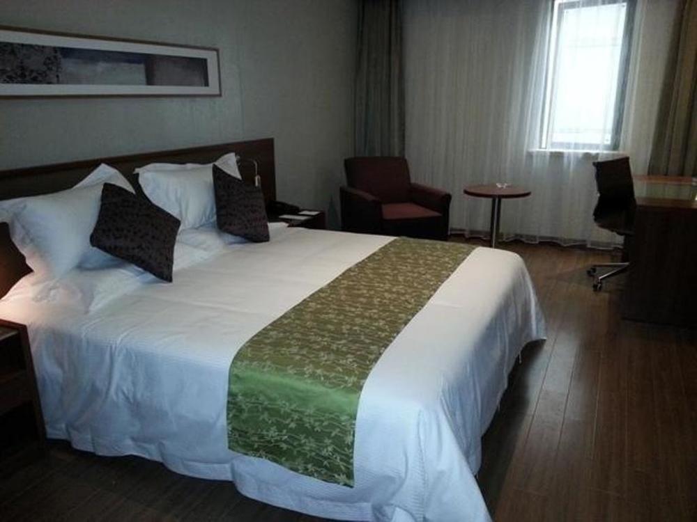 Yitel Airport Hotel 4*