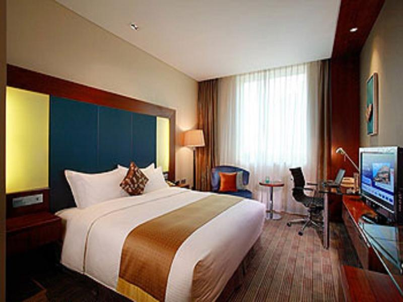 Hotel Holiday Pudong By Ihg 4*