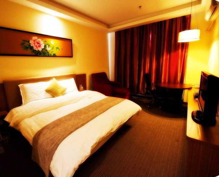 Hanting Express Changshou Road Hotel 3*
