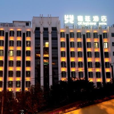 Kingtown Riverside Plaza Hotel 4*