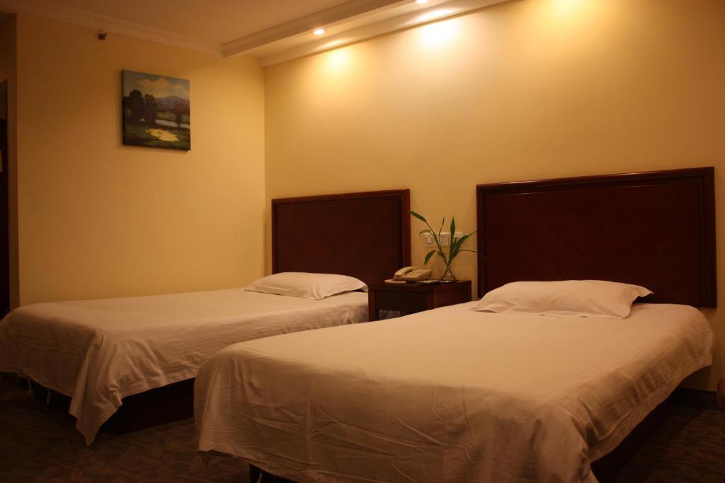 Greentree Changyang Road Jiangpu Park Metro Station Business 3*
