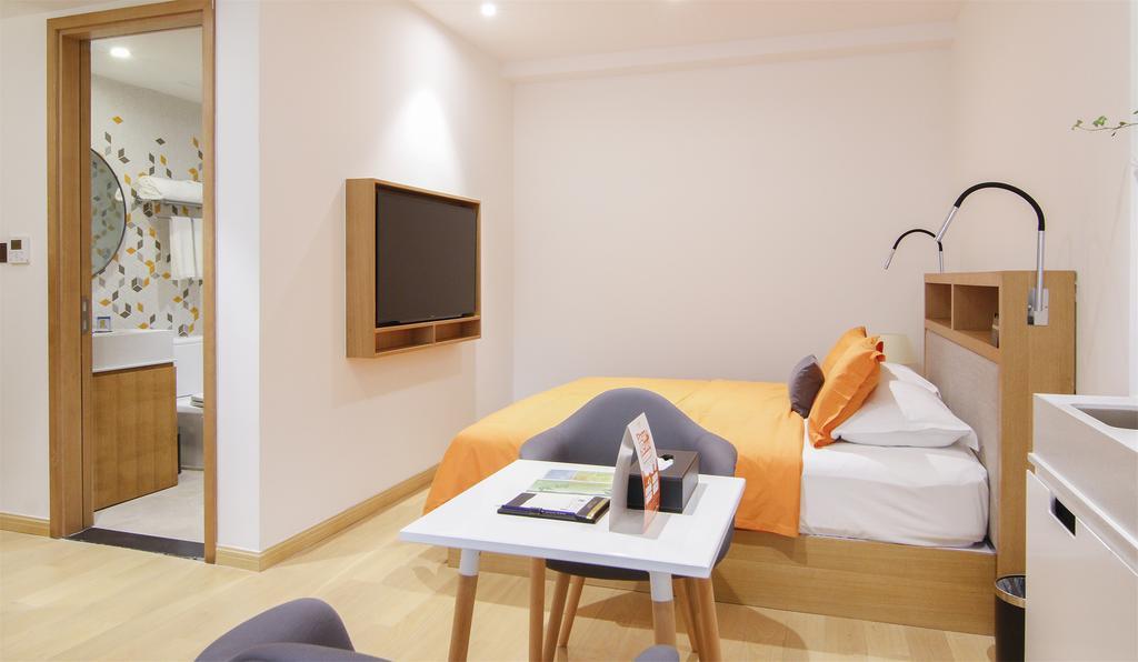 Aparthotel Sweetome Vacation East Nanjing Road 4*
