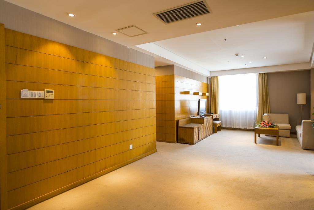 Hotel Days Hongkou Forture 4*