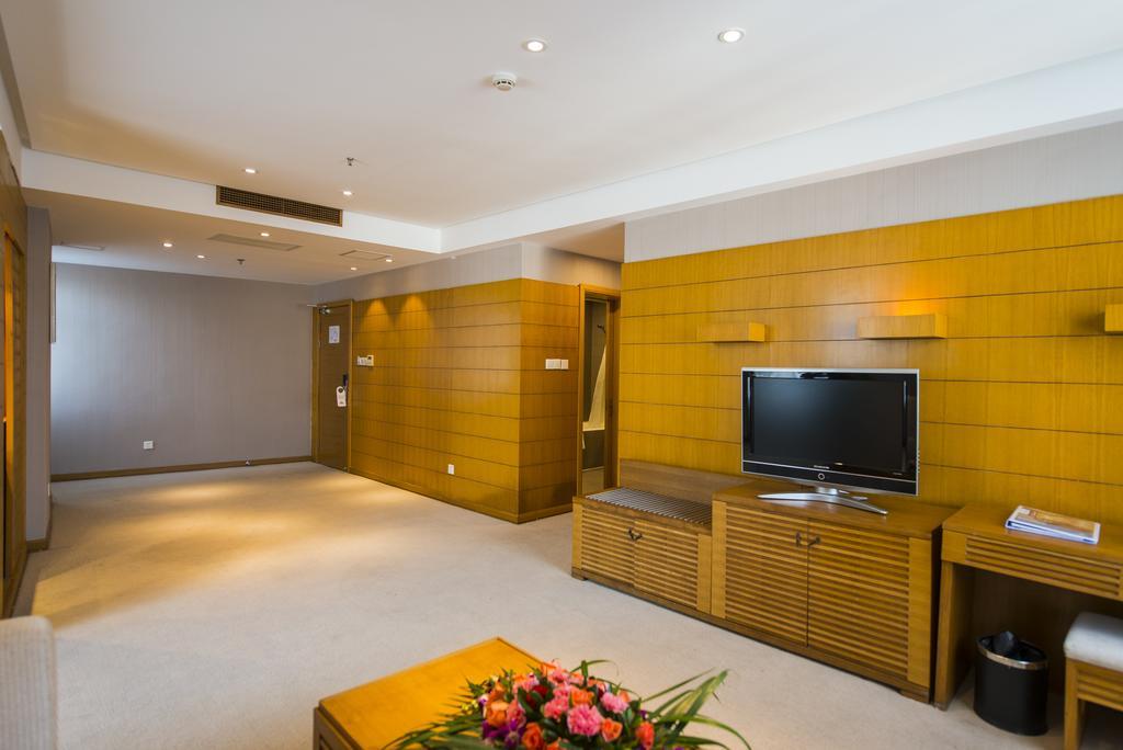 Days Hongkou Forture