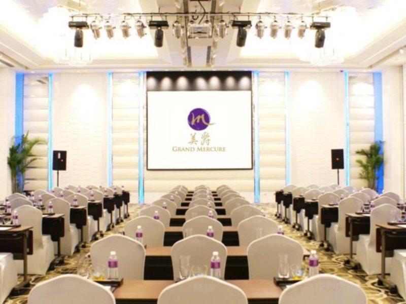 Grand Mercure Hongqiao Hotel 5*
