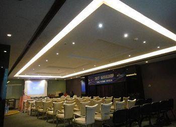 Hotel Greentree Pudong Expo Village 2*