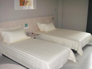 Hotel Jingjiang Baoyang Pier 3*