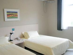 Jingjiang Baoyang Pier Hotel 3*