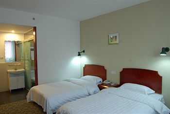 Jingyue 99 Inn Shanghai Pudong Airport Shiwan Branch Hotel 2*