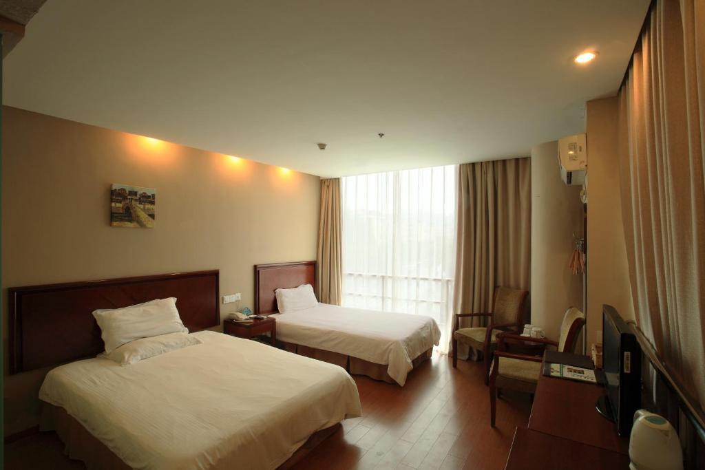 Greentree Dongming Road Subway Station Express Hotel 2*