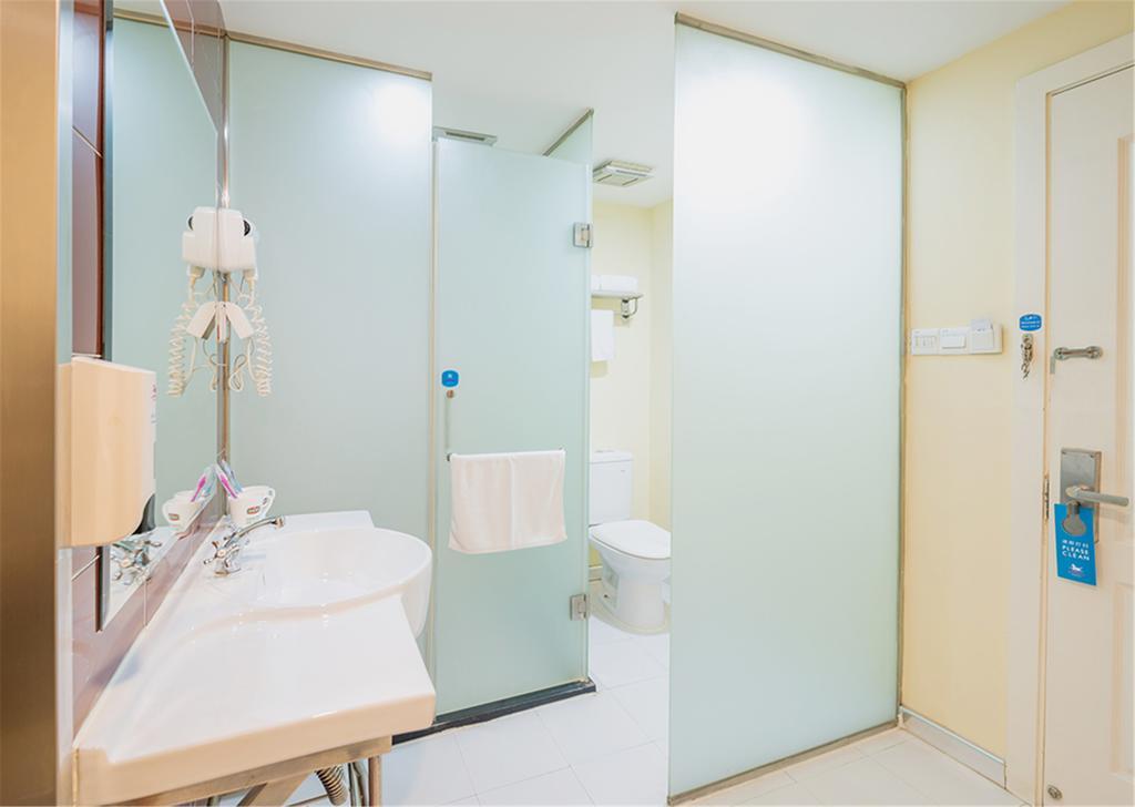 Hanting Express Shanghai Pudong Airport Hotel 2*