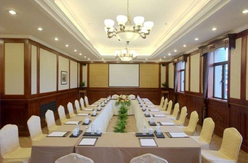 Jin Jiang Pacific Otel 3*