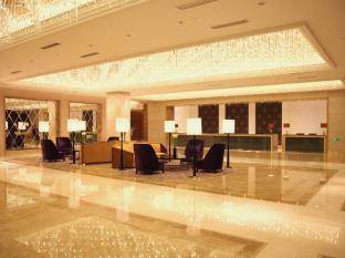 Hongqiao Airport - Air China 5*