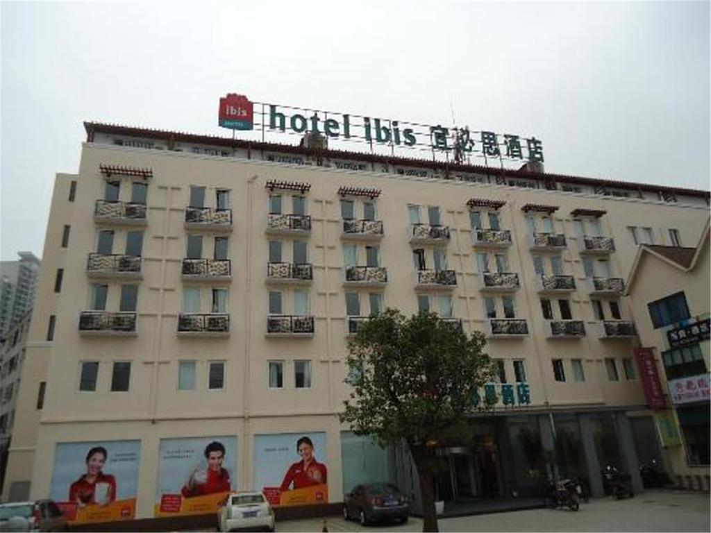 Ibis Jinshajiang Hotel 4*