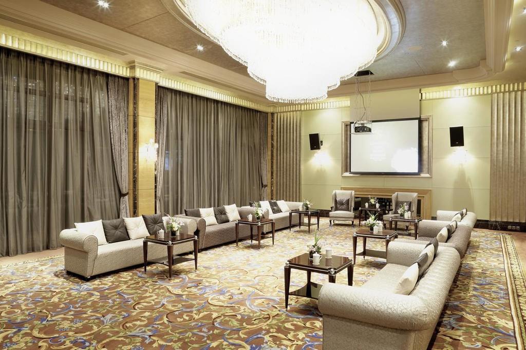 Khách sạn Chateau Star River Minhang 5*