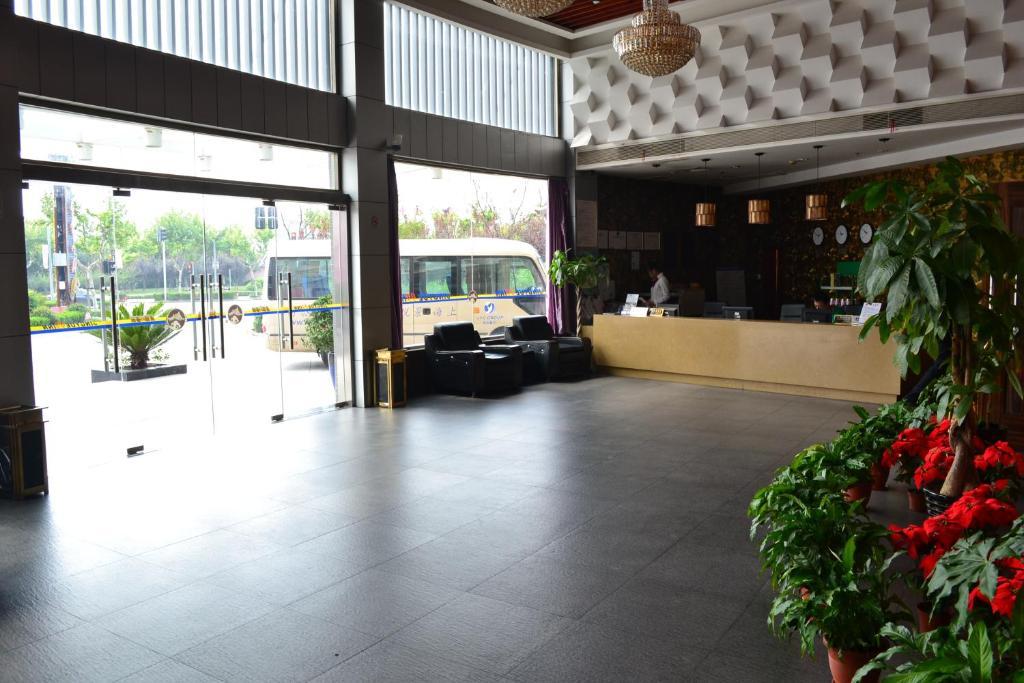 Jingyue 99 Inn Shanghai Pudong Airport Shiwan Branch 2*