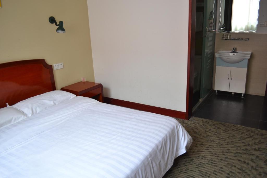 Hotel Jingyue 99 Inn Shanghai Pudong Airport Shiwan Branch 2*