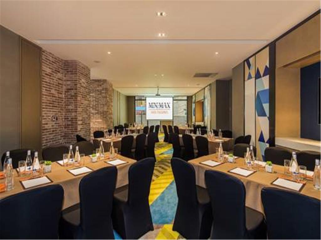Hotel Minimax Premier Hongqiao 5*