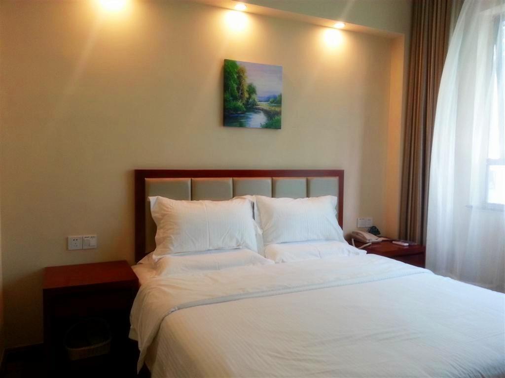 Hotel Greentree Longwu Road Express 2*