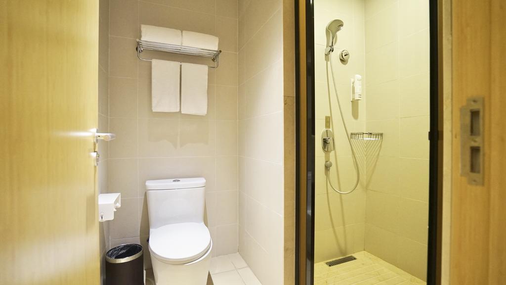 Ji Oriental Pearl Tower Hotel 4*