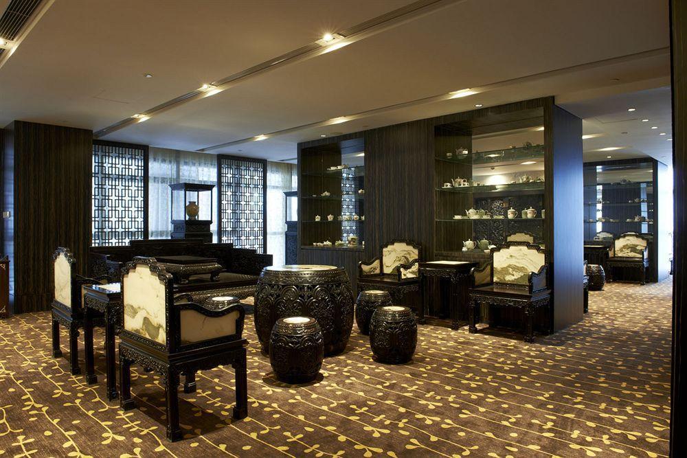 Sheraton Waigaoqiao Hotel 5*