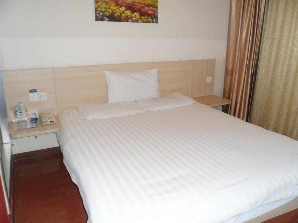 Hanting Express Shanghai Middle Sichuan Road Hotel 2*