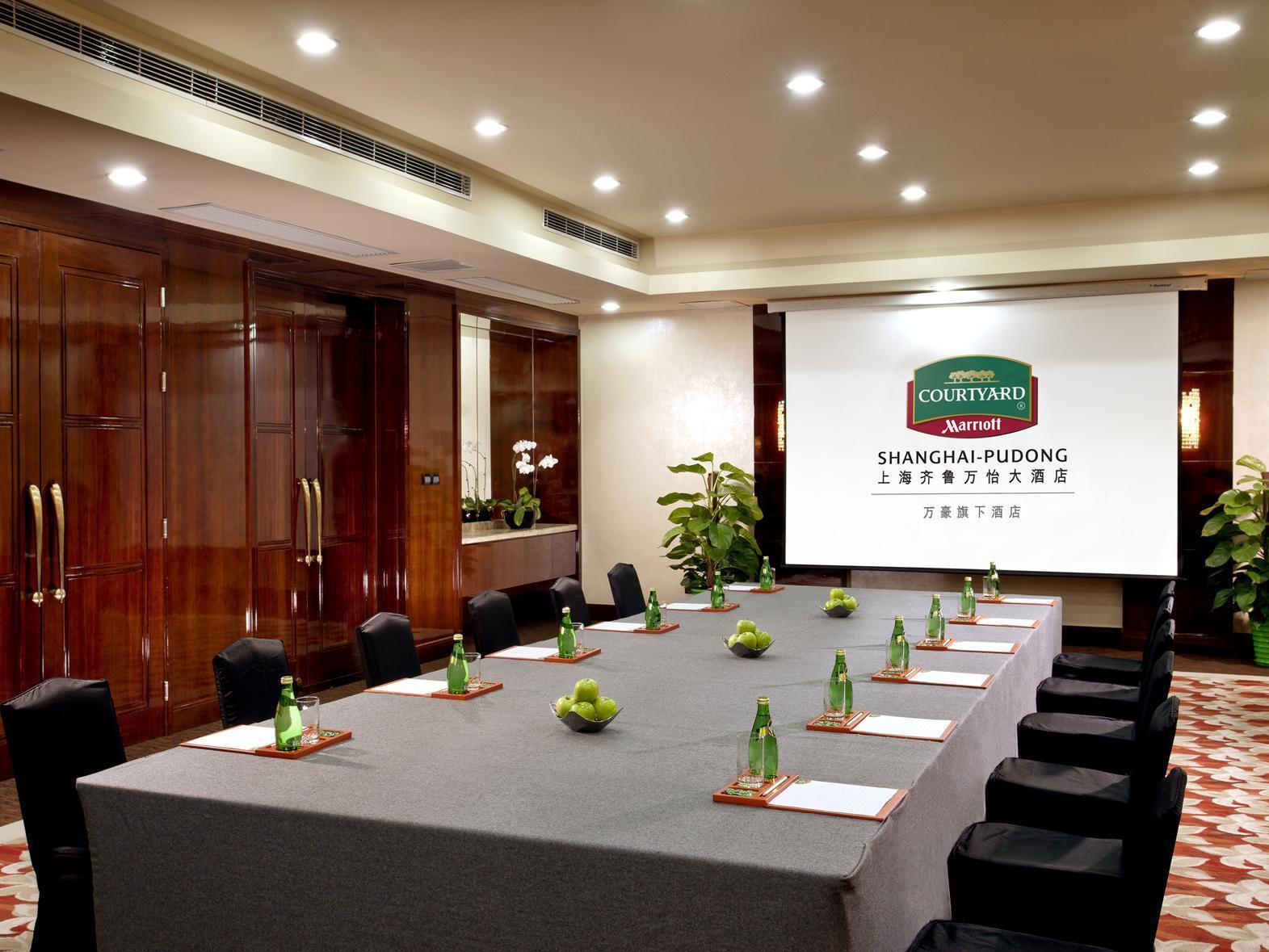 Courtyard By Marriott Pudong Hotel 4*