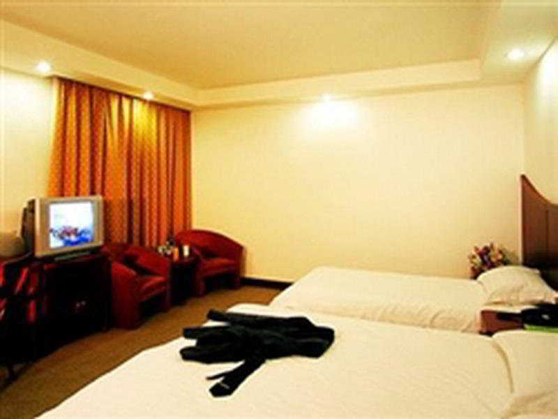 Jin Jiang East Asia Hotel 2*