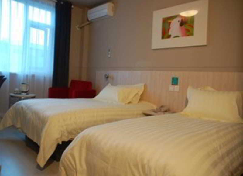 Jinjiang Caohejing Xingzhong Road Railway Station Hotel 3*