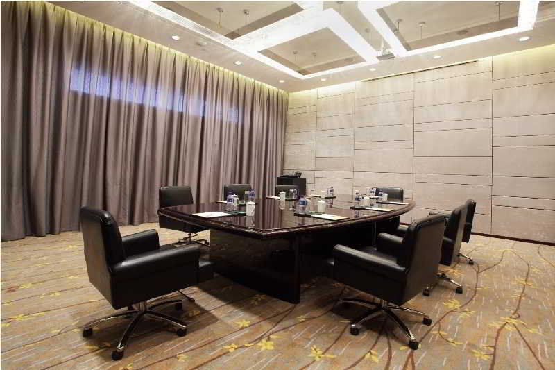 Khách sạn The Qube -close To Pudong International Airport And Disney Land 5*