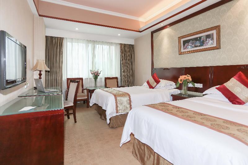 Vienna Hongqiao Airport Center 3*