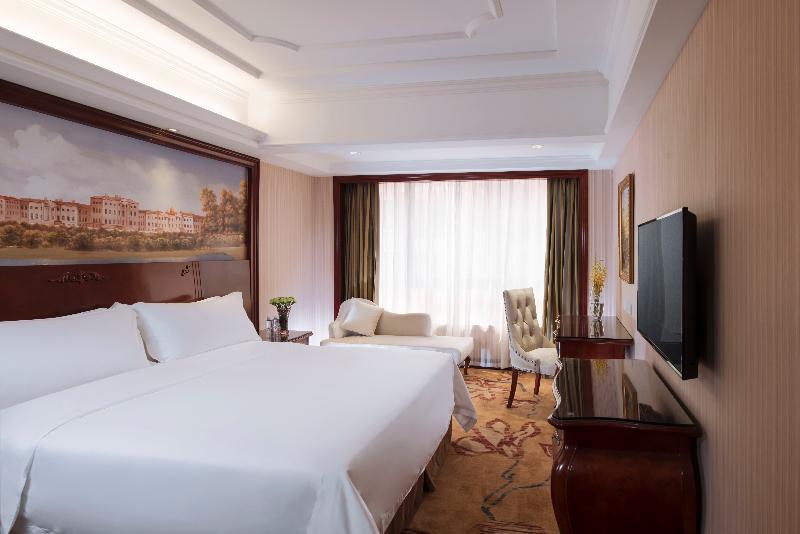 Hotel Vienna International Pudong Huinan 4*