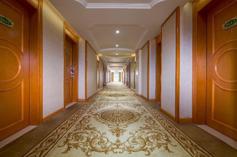 Hotel Vienna Waigaoqiao 3*