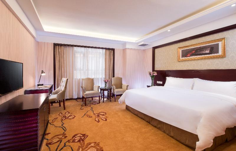 Hotel Vienna International Train Station 4*