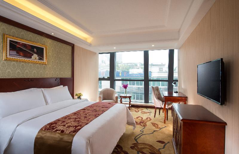 Vienna International Train Station Hotel 4*