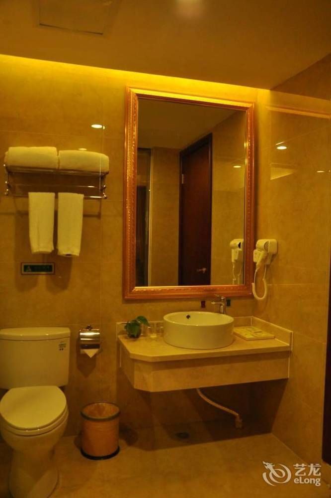 Hotel Vienna Sh Fengxian Nanqiao Jinhai Road 4*
