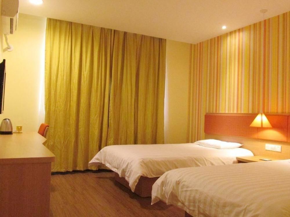 Hotel Home Inn Shanghai Pudong Xiasha Hunan Road 2*