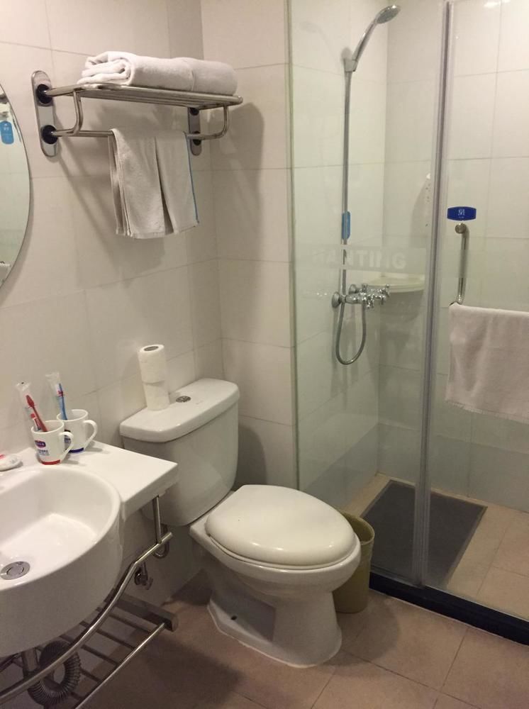 Hanting Express Shanghai Pudong Airport Hotel 2*