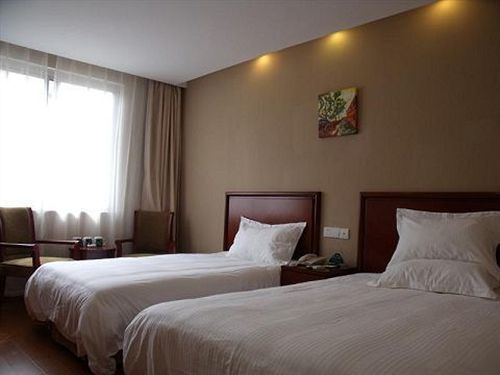 Greentree Dongming Road Subway Station Express Hotel 2*