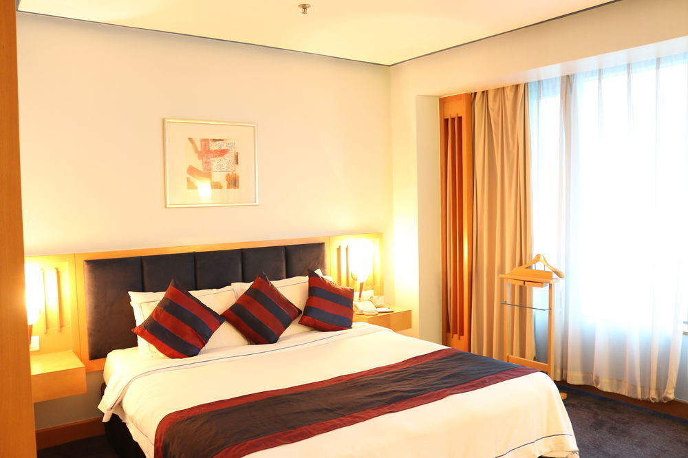 Hotel Novotel Atlantis - Breakfast In The Clouds With River View In The Revolving Restaurant & 24hours Free Self-laundry 4*