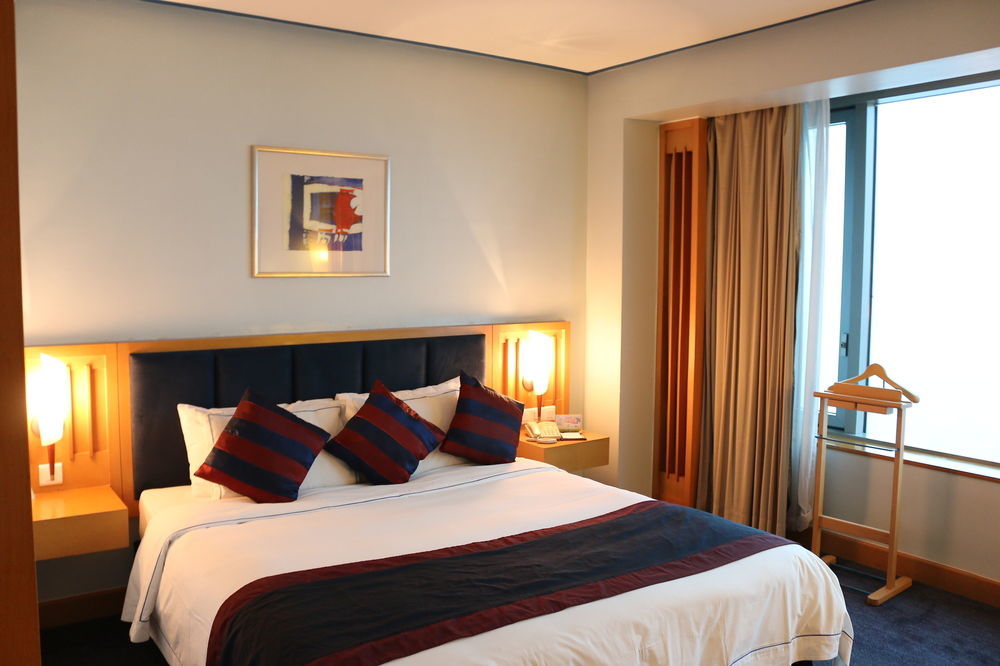 Novotel Atlantis - Breakfast In The Clouds With River View In The Revolving Restaurant & 24hours Free Self-laundry Hotel 4*