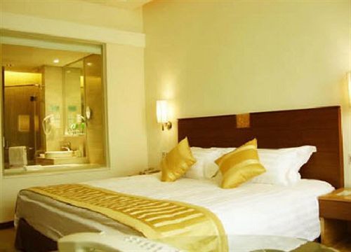 Ramada Plaza Pudong South 4*