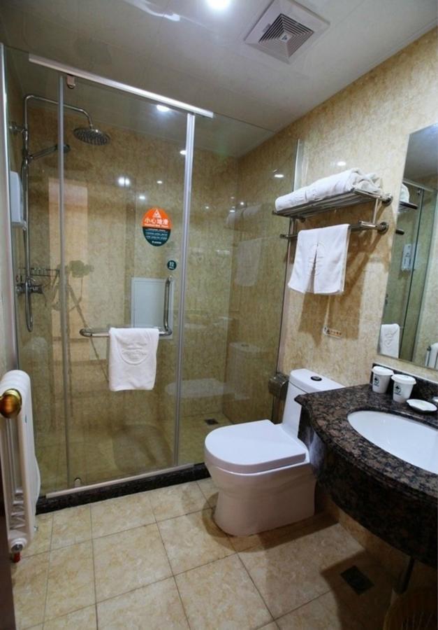 Greentree Changyang Road Jiangpu Park Metro Station Business 3*