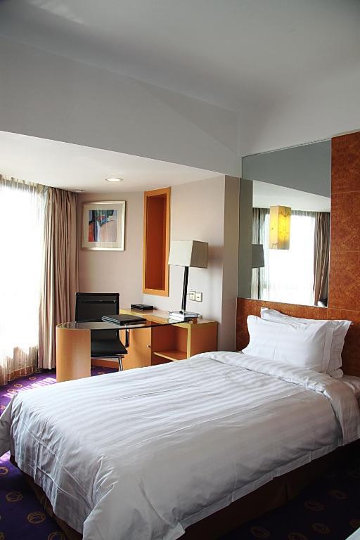 Ramada Plaza Pudong South 4*