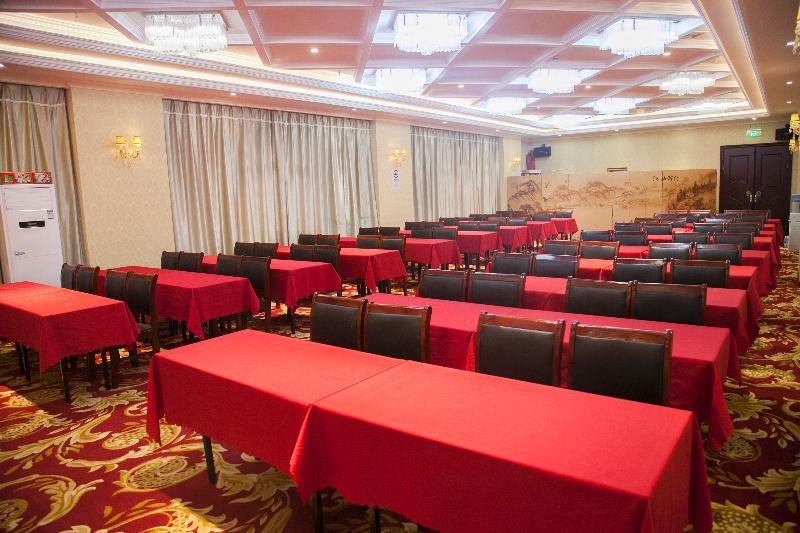 Vienna Hongqiao Convention & Exhibition Center Hotel