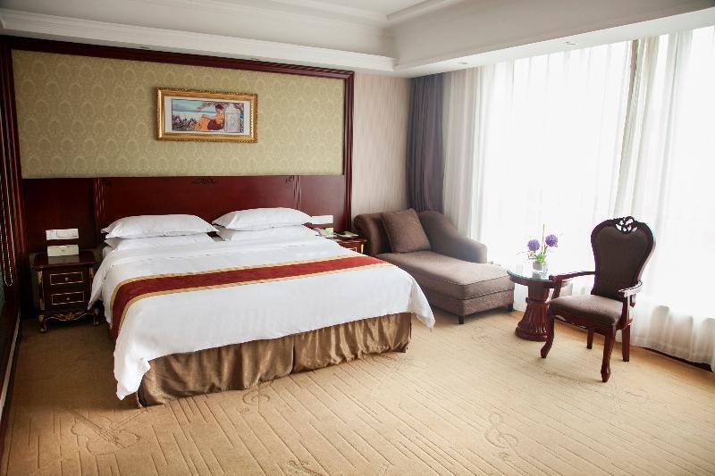 Hotel Vienna Hongqiao Convention & Exhibition Center 4*