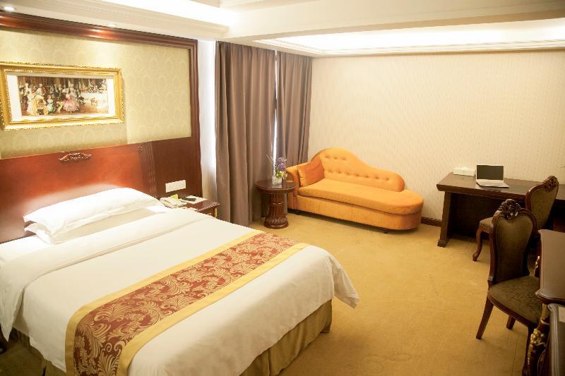 Hotel Vienna Hongqiao Convention & Exhibition Center 4*