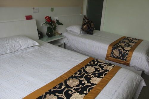 Blue House - Pudong International Airport 3*