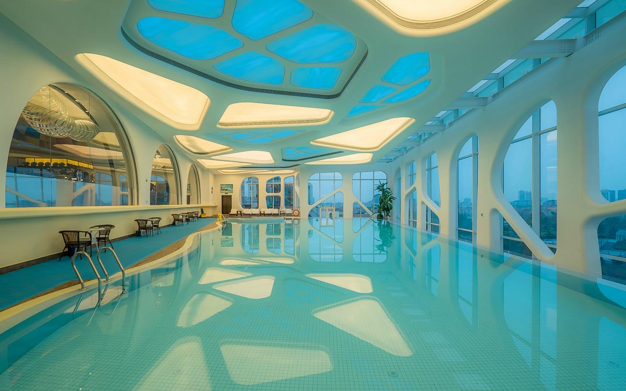 Hotel Ship